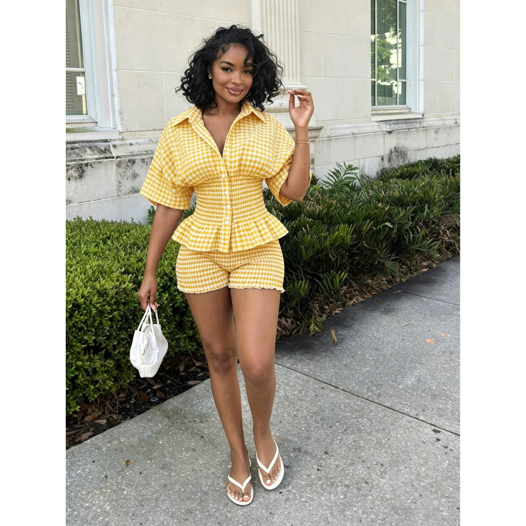 Vacation Casual Women 2 Piece Outfit, Yellow White Plaid Lapel Short Sleeve Slim Waist Matching Set For Travel Party